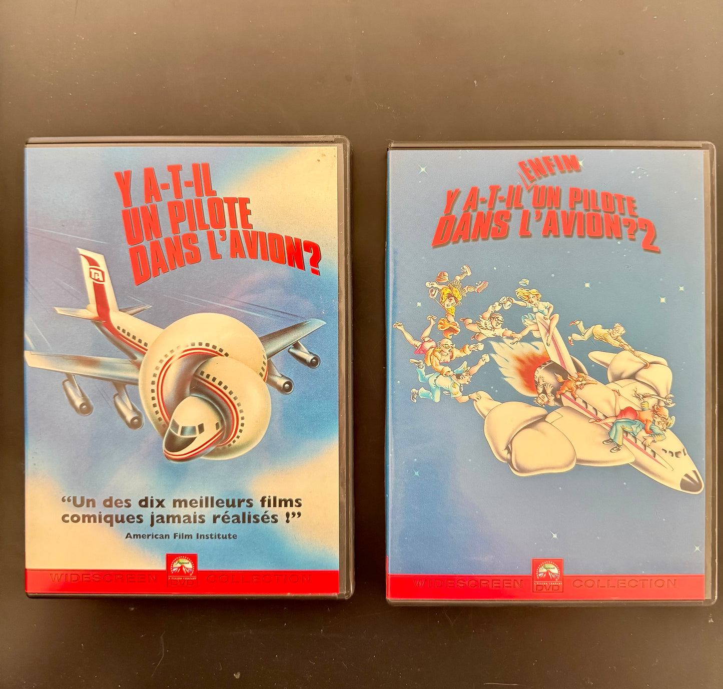 Pack Comédies 80s — Y a-t-il un pilote dans l’avion ? + Enfin… Y a-t-il un pilote dans l’avion ?? 2 — 2 DVD