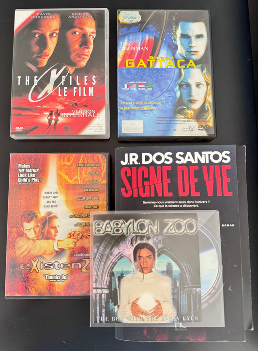 Pack Sci-Fi — The X-Files : Le Film (DVD FR) + Bienvenue à Gattaca (DVD FR) + eXistenZ (DVD import) + J.R. Dos Santos Signe de vie (livre) + Babylon Zoo The Boy With The X-Ray Eyes (CD)